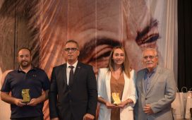 
                        Dr. Fazıl Küçük’ün anısına düzenlenen şiir, kompozisyon ve resim yarışmasının ödül töreni yapıldı        