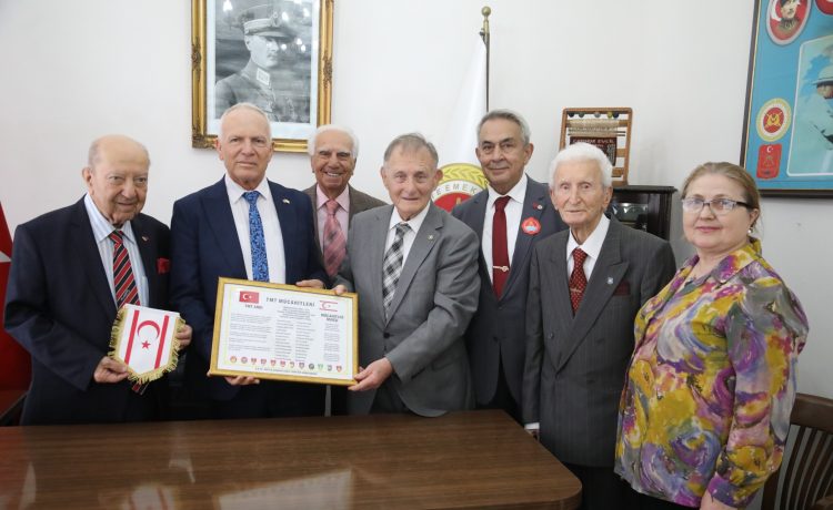 Töre, İstanbul temasları kapsamında Türkiye Emekli Subaylar Derneği Rasim Paşa Şubesi’ni ziyaret etti