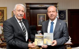 Cumhurbaşkanı Ersin Tatar, Şair-Yazar Oktay Öksüzoğlu’nu kabul etti