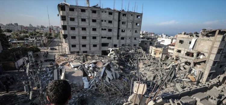 Gazze hükümeti, İsrail saldırıları nedeniyle enkaz altında kalan cesetleri çıkarmaya başladı