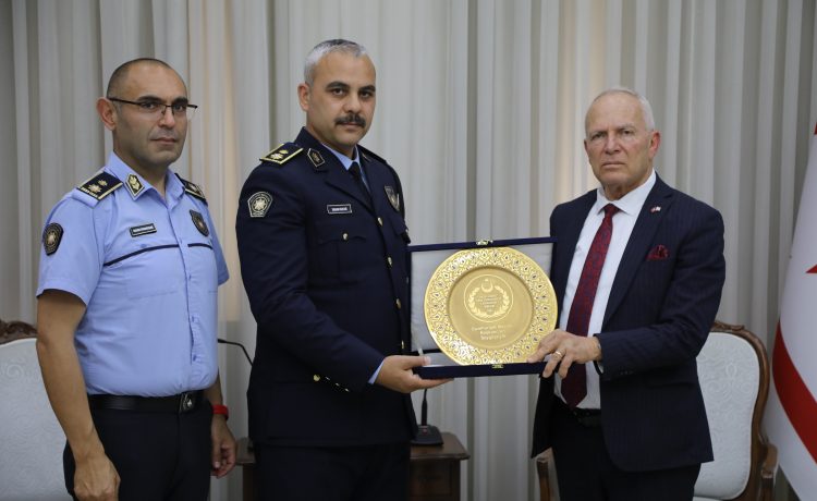 Töre, Lefkoşa Polis Müdürü Tarkan Kızıltuğ ve Yardımcısı Hasan Karabaşak’ı kabul etti