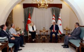 Cumhurbaşkanı Ersin Tatar ve eşi Sibel Tatar, Limasollular Derneği Yönetim Kurulu’nu kabul etti