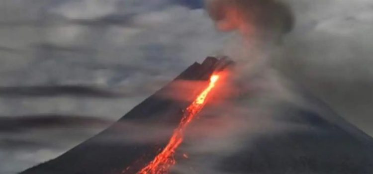 Endonezya'daki Ibu Yanardağı'nda patlama oldu