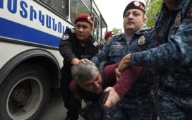 Ermenistan'ın başkenti Erivan'da sivil itaatsizlik eylemlerine polis müdahalesi