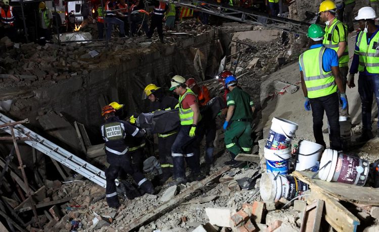 Güney Afrika'da çöken binada hayatını kaybedenlerin sayısı 8'e yükseldi