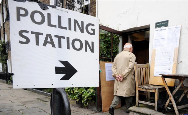 İngiltere ve Galler'de yerel seçimlerde oy verme işlemi başladı