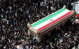 İranlılar helikopter kazasında ölen Cumhurbaşkanı Reisi'nin yasını tutuyor