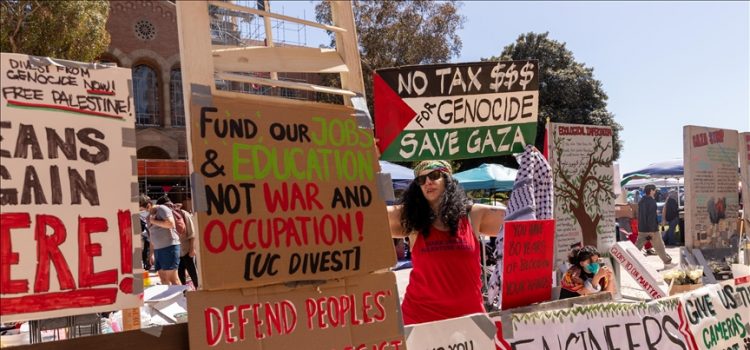İsrail yanlıları California Üniversitesindeki Gazze Dayanışma Kampı'na saldırdı