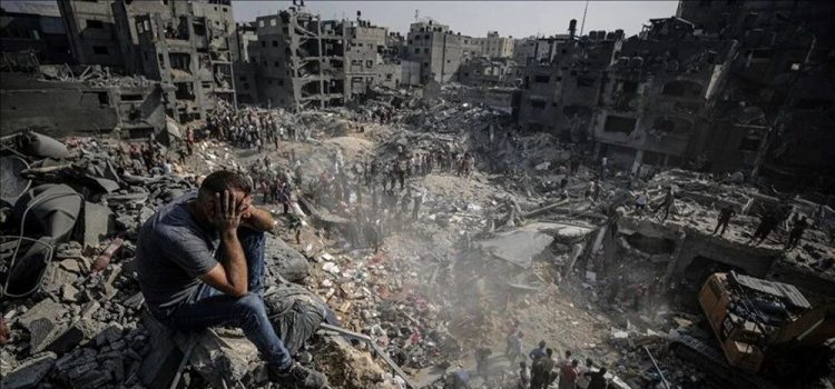 İsrail'in 215 gündür saldırılarını sürdürdüğü Gazze'de can kaybı 34 bin 844'e çıktı