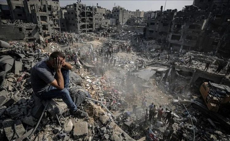 İsrail'in 215 gündür saldırılarını sürdürdüğü Gazze'de can kaybı 34 bin 844'e çıktı
