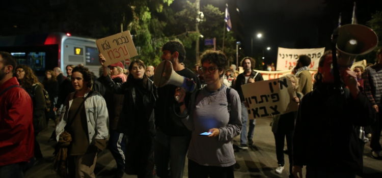 İsrailliler sokaklarda hükümetten ateşkes anlaşmasını imzalamasını talep etti