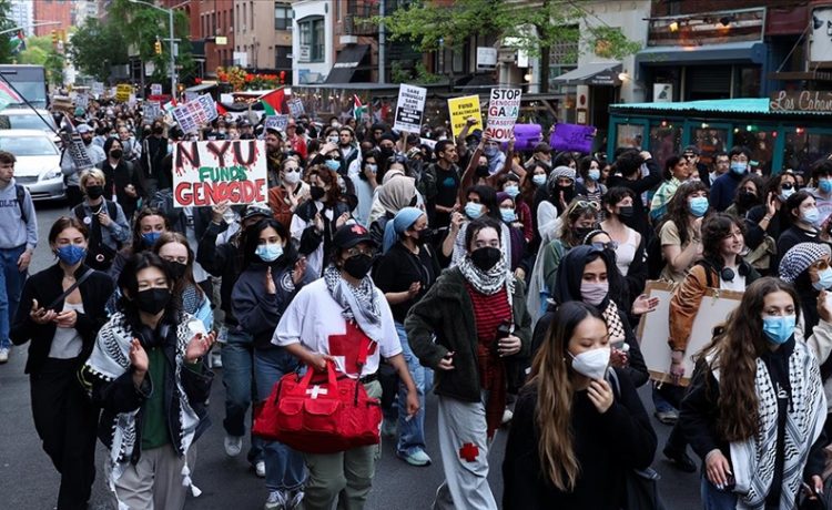 New York'ta üniversite öğrencileri ve aktivistler, Filistin'e destek gösterisi düzenledi