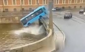 Rusya'da yolcu otobüsünün nehre düşmesi sonucu 4 kişi öldü