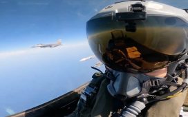 Türk Hava Kuvvetleri'nden Kıbrıs adasının güneyinde eğitim uçuşu