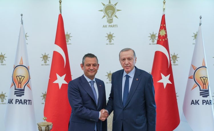 Türkiye Cumhurbaşkanı Erdoğan, CHP Genel Başkanı Özel'i kabul etti