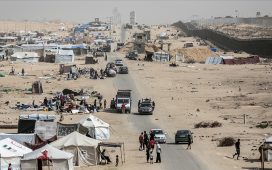 UNRWA: Gazze'nin güneyindeki Refah'tan 300 bin kişinin göç etmek zorunda kaldığı tahmin ediliyor