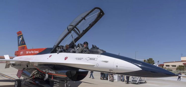 Yapay zekalı F-16 ile pilot kontrolündeki F-16 arasında 'it dalaşı'