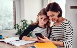Ebeveynler, dijital dünya konusunda çocuklarına göre daha az farkındalığa sahip